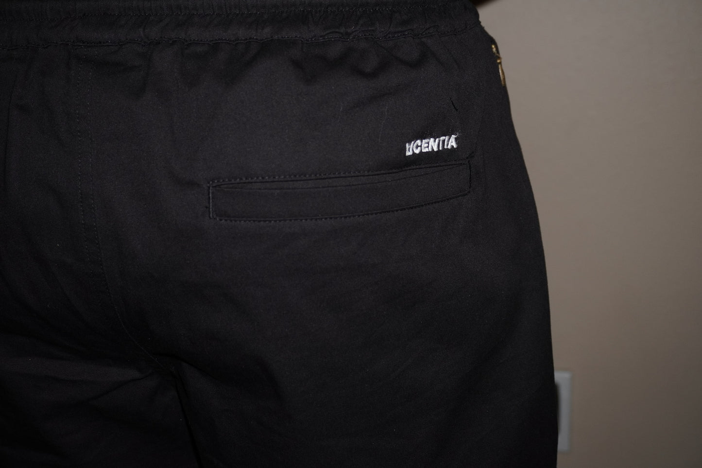 MODEL SHORTS